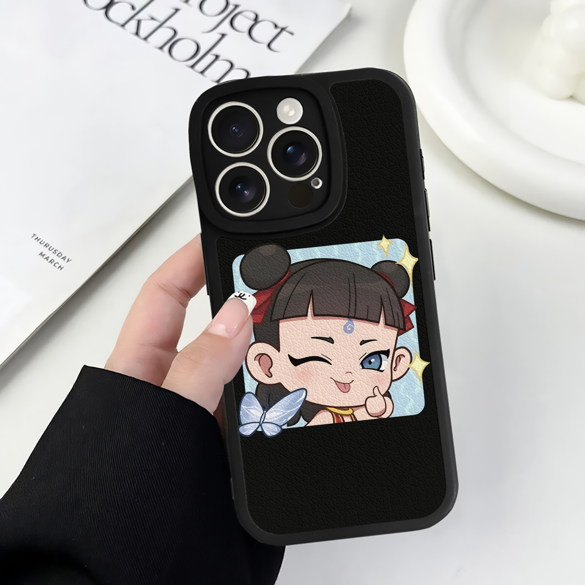 （画像用） Ne Zha 2 ナタ 魔童の大暴れ 【iPhone 16シリーズ対応】シリコンスマホケース（レザー調） 材質：シリコン
